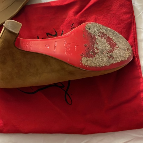 Authentic Christian Louboutin, beige wedge shoe - Picture 2 of 6
